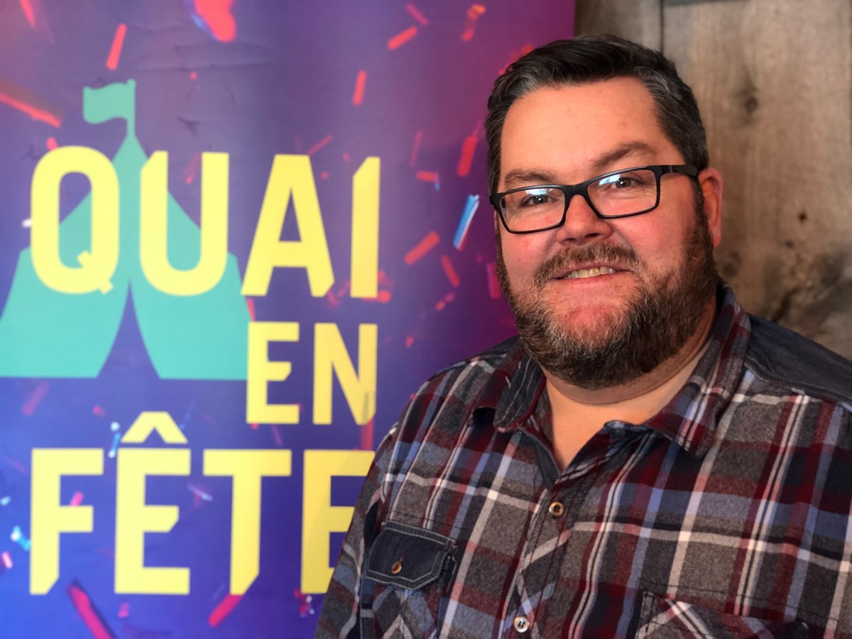 Pascal Doucet a commencé comme bénévole à la présidence du Rendez-vous Ô Fleuve et a oeuvré ainsi depuis les 17 dernières années, ainsi qu’à Quai en fête depuis le tout début.