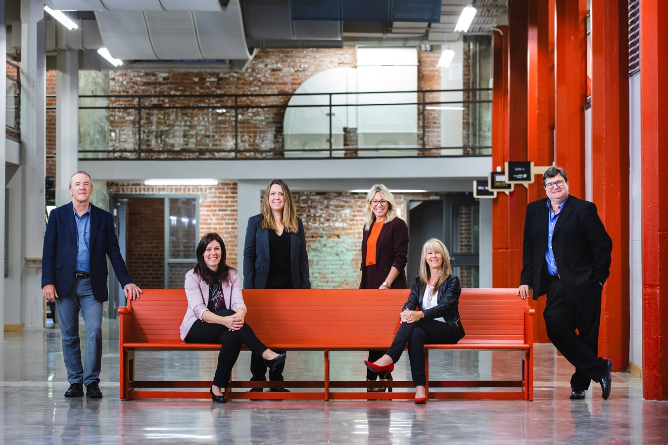 Jean Lambert / conseiller aux entreprises, Jacinthe Béland / responsable des communications et du marketing, Geneviève Pellerin et Mélanie Gélinas / conseillères aux entreprises, Hélène Lefebvre / adjointe administrative et Luc Méthot / coordonnateur. Mesdames Béland, Pellerin et Gélinas sont les trois nouvelles ressources dédiées principalement à l'EACM.