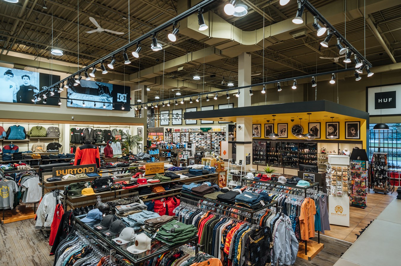 L'intérieur du magasin Empire à Boucherville. 