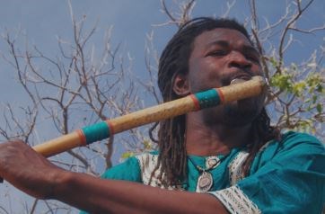 L'artiste Lasso sera l'un des artistes présents. Il fabrique lui-même ses flûtes.
