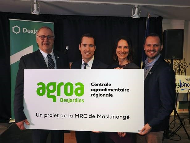 Robert Lalonde (préfet de la MRC de Maskinongé), Simon Allaire (député de Maskinongé à l'Assemblée nationale), Marie-Christine Hudon (directrice communications, développement durable et jeunesse de la Caisse Desjardins de l'Ouest de la Mauricie) et Jean-Frédéric Bourassa (coordonnateur du service de développement économique et du territoire de la MRC de Maskinongé).