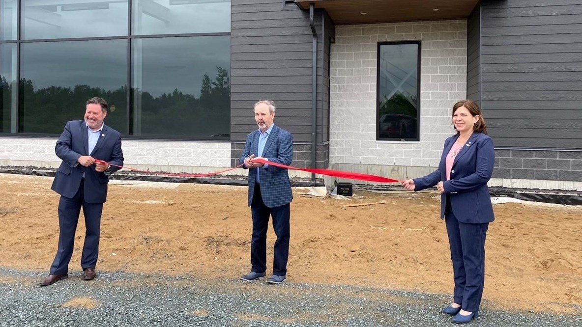 Situé au 7800, rue Maurice-Guillemette et localisé dans le Parc PME Jean-Demers, cet incubateur industriel est maintenant prêt à accueillir ses premiers usagers.