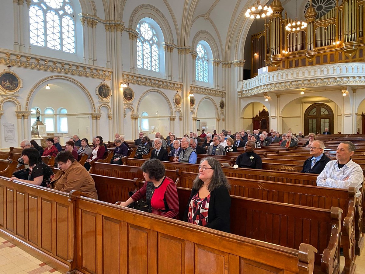 La reprise graduelle des rassemblements liturgiques et communautaires d'au plus 50 personnes dans les églises, chapelles et lieux d'évangélisation du Diocèse de Trois-Rivières se fait dès ce 22 juin. Pas toutes les demandes et les activités ne reprendront ce jour nécessairement.