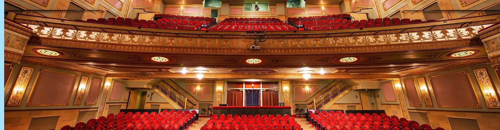 Québec annonce un nouveau programme d'aide temporaire aux salles de spectacles