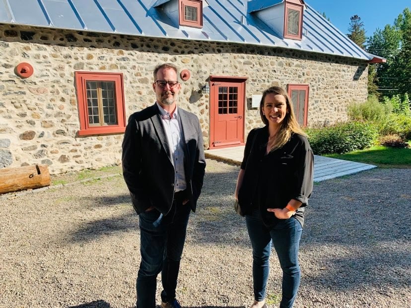Le chef adjoint et lieutenant du Québec pour le NPD, Alexandre Boulerice, accompagné de la candidate du NPD dans Berthier Maskinongé, Ruth Ellen Brosseau .