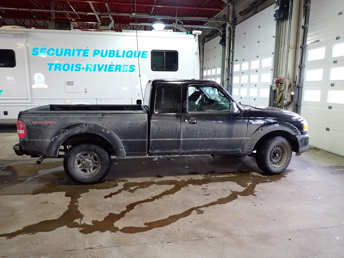 Il s’agissait souvent du même véhicule impliqué pour les vols d'essence, une camionnette Ford Ranger de couleur noire.