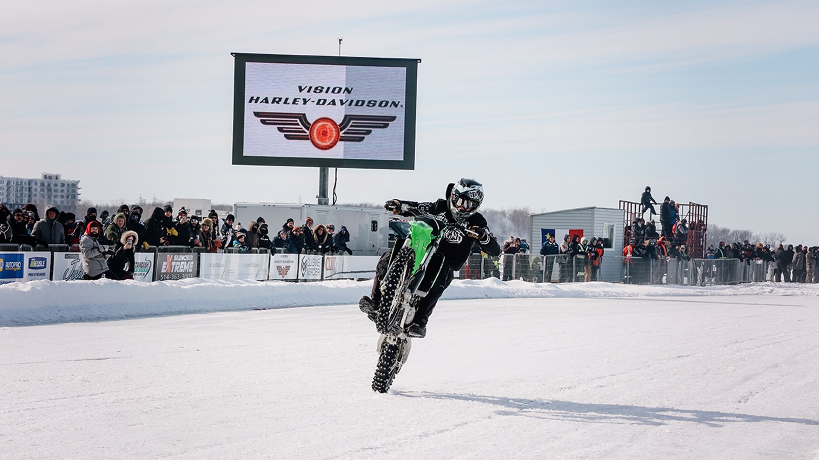 Un succès pour la 3e présentation de la Harley Drag Race on Ice