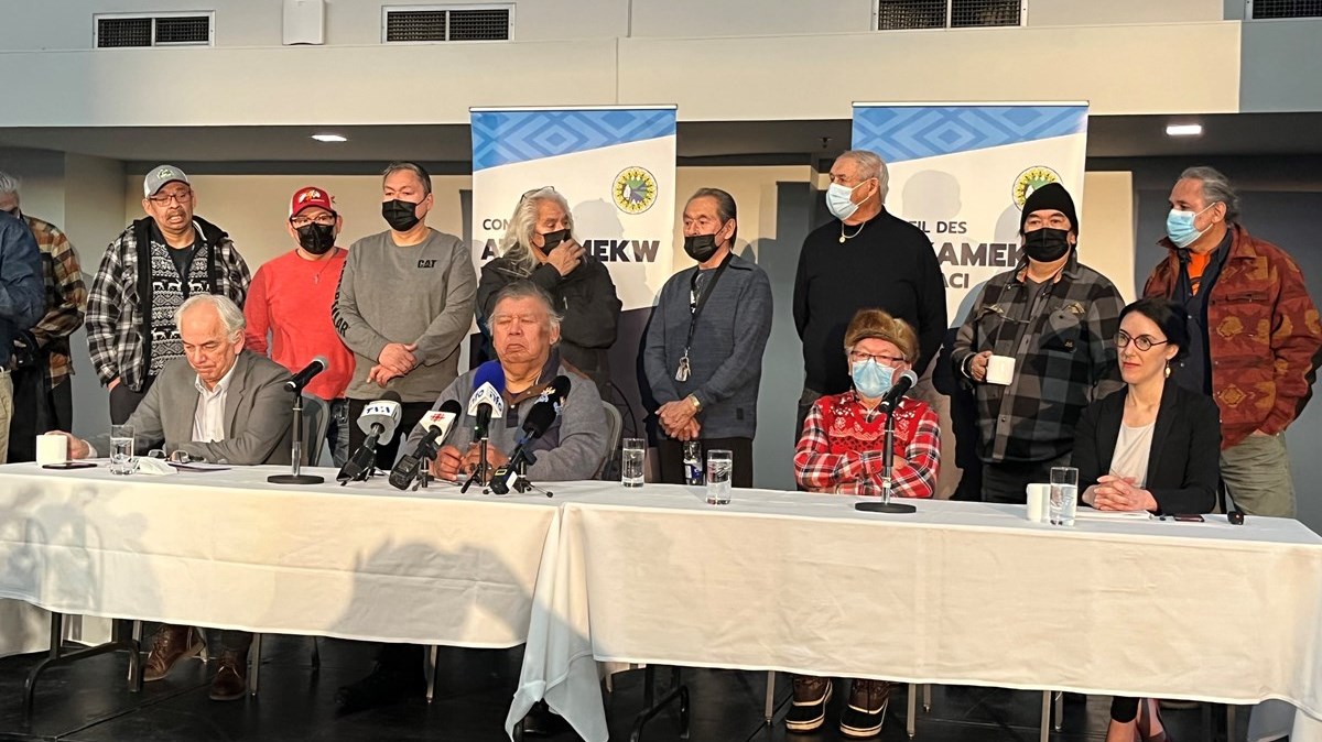  Le CAW fait valoir que la mise en œuvre du régime forestier québécois, particulièrement sur le Wemotaci-Aski, est inconstitutionnelle et viole les obligations de consultation et d’accommodement qui incombent au gouvernement du Québec.