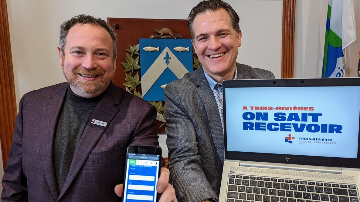 Jean Lamarche, maire de Trois-Rivières et Martin Leblanc, président du comité de candidature.