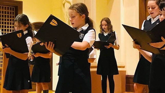 Les choristes des Petits Chanteurs seront dirigés par M. Bruno Blouin-Robert, directeur musical et artistique, avec Claude Beaudoin à l’accompagnement. 