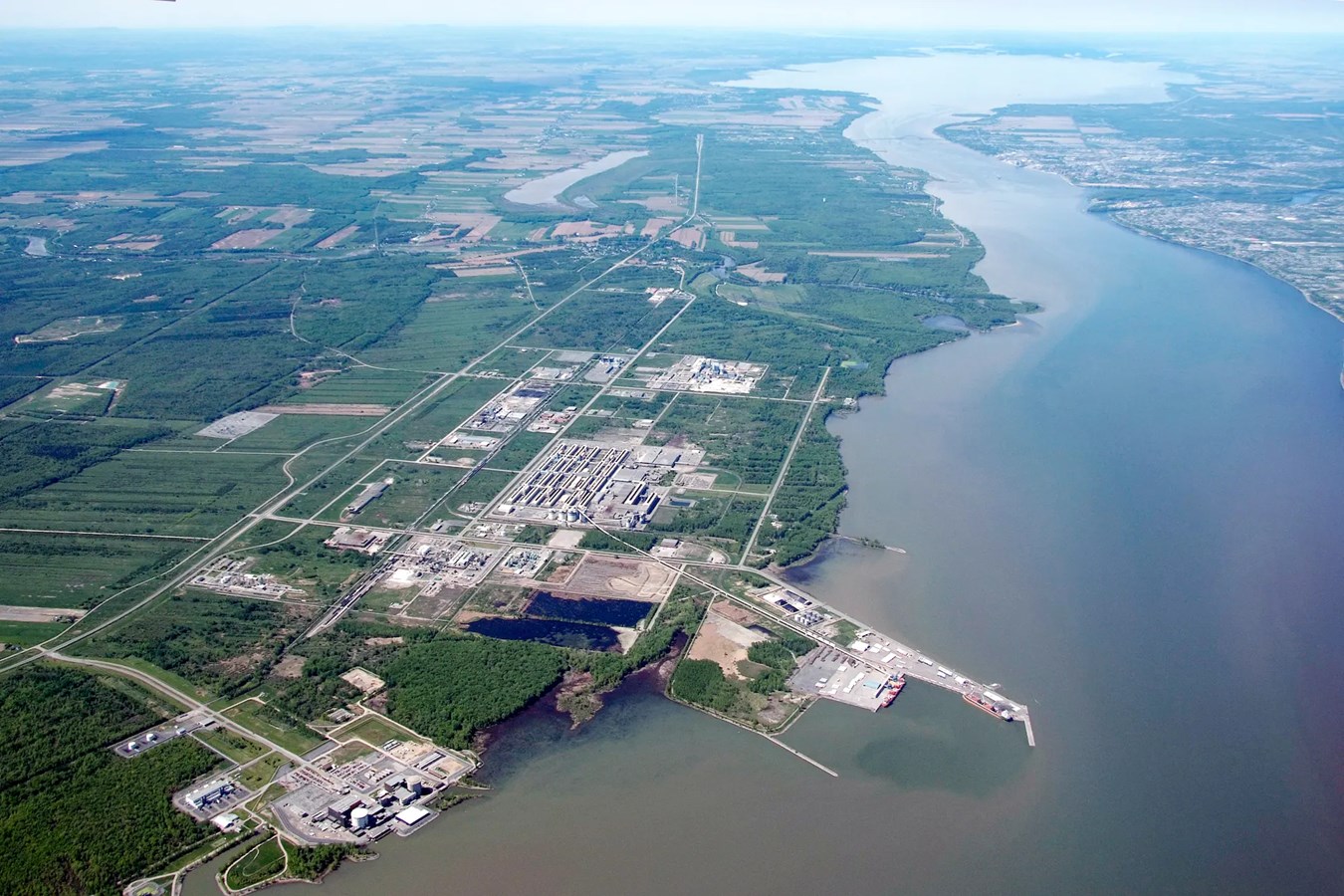 La construction, sur le site de la Société du parc industriel et portuaire de Bécancour, commencerait en 2022 et la production d’ici 2025.