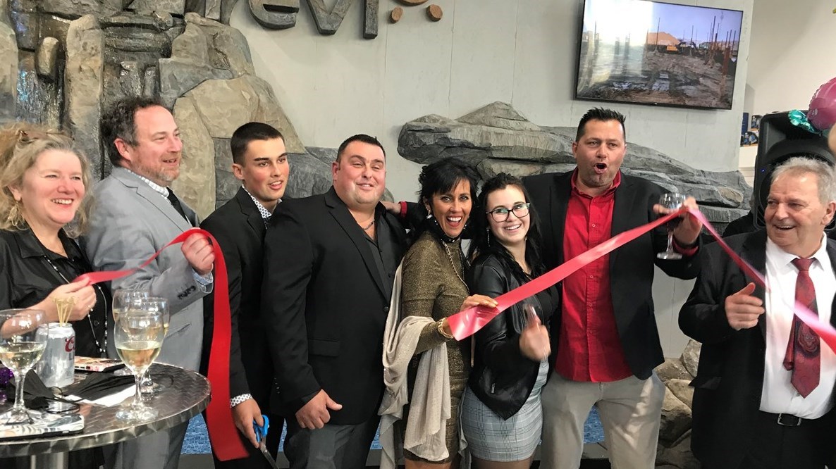 Coupe du ruban inaugurant les nouveaux locaux de Trévi Trois-Rivières.