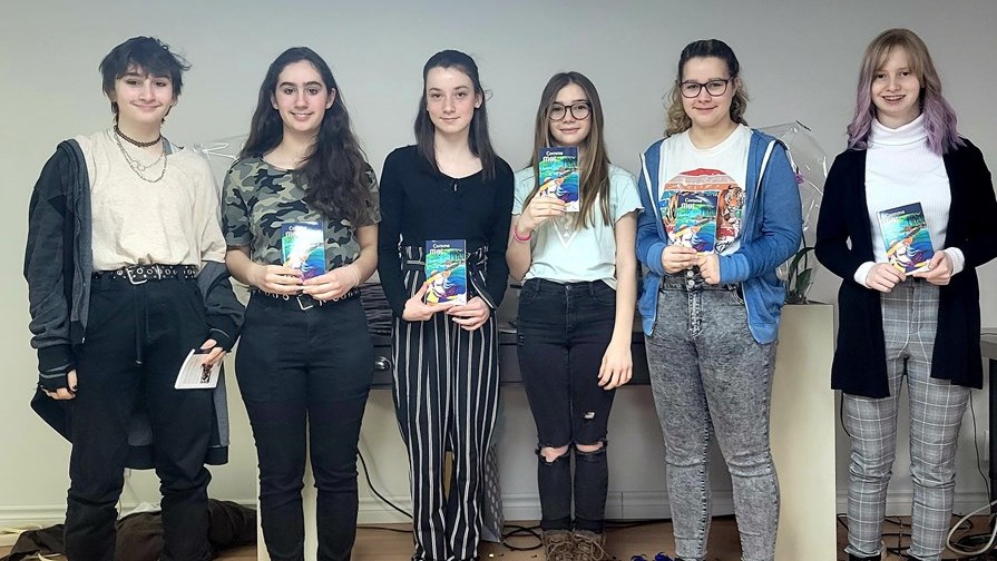 De gauche à droite : Kim Pedneault, Zoé Pedneault, Thalie Diamond, Rosemary Guillemette, Joliane Bergeron et Maïka Lambert.