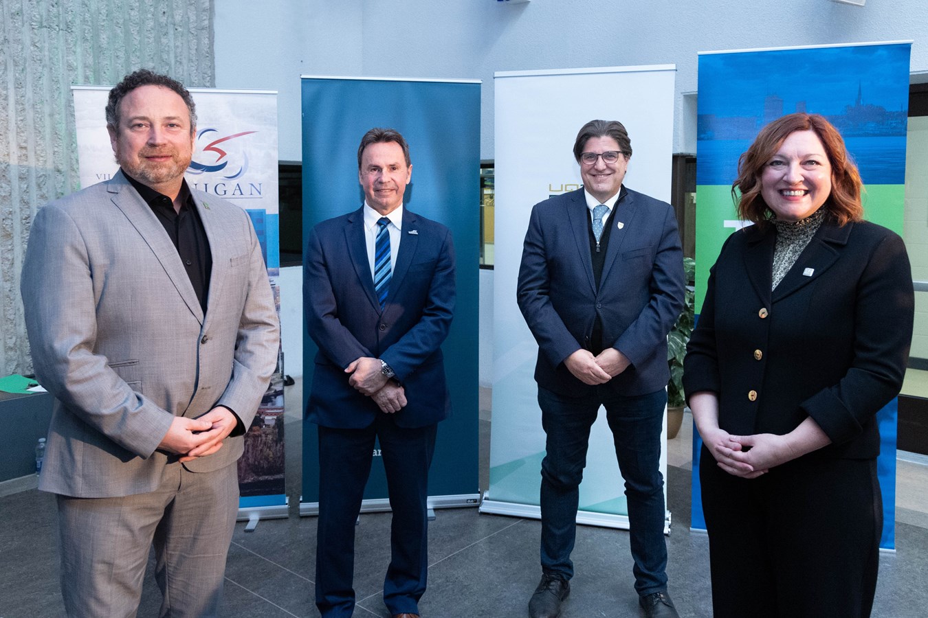 Jean Lamarche, maire de Trois-Rivières, Michel Angers, maire de Shawinigan, Christian Blanchette, recteur de l’UQTR et Lucie Allard, mairesse de Bécancour, ont annoncé en conférence de presse leur engagement pour contribuer à la réalisation d’une zone d’innovation dédiée à la transition énergétique.