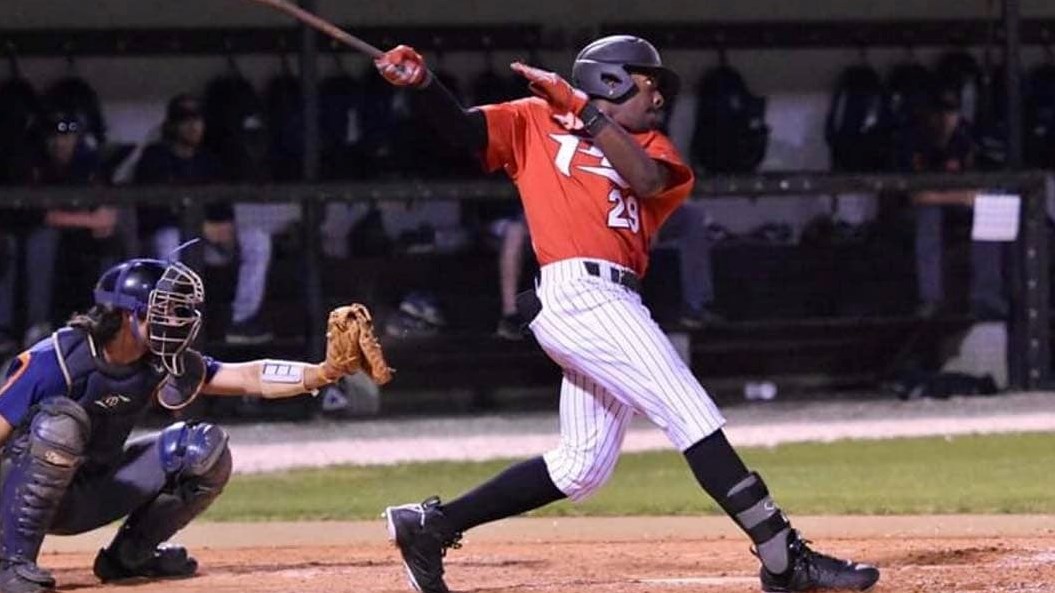 Le joueur de positions de 25 ans Bradley Harmon.