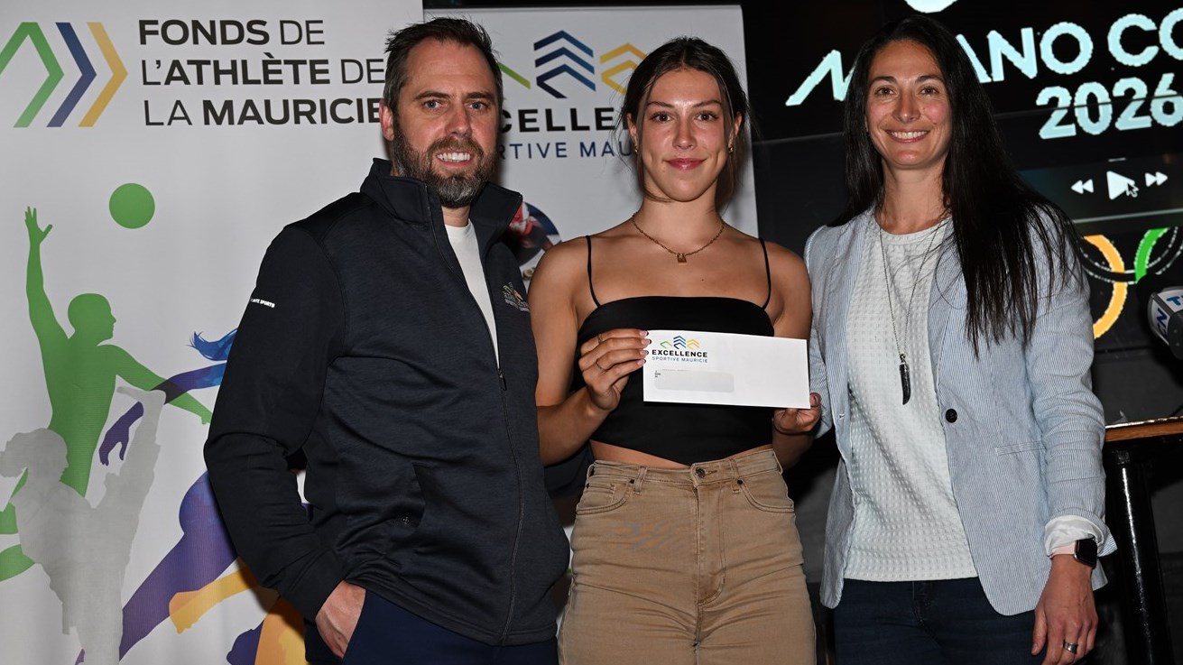 Florence Brunelle a reçu la première bourse du FAM.