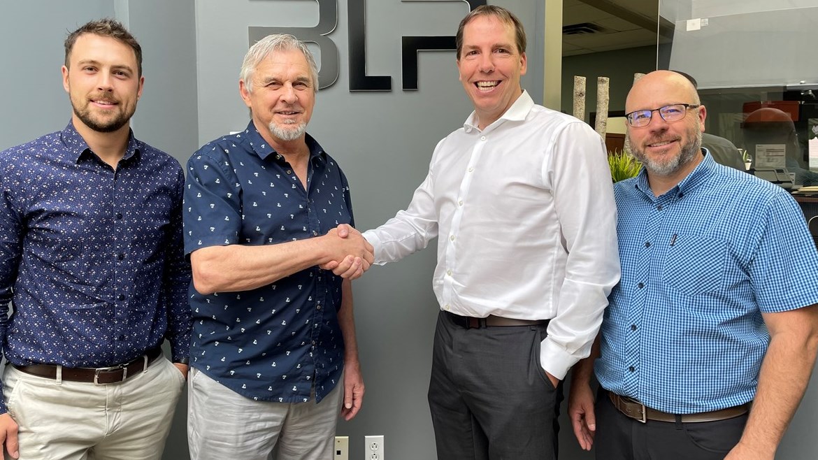 Julien Brodeur, associé de Géomatique BLP, Gilbert Roberge, anciennement associé du bureau Roberge et Painchaud et nouvel associé de Géomatique BLP, Martin Rheault, associé de Géomatique BLP, ainsi que Frédéric Painchaud, anciennement associé du bureau Roberge et Painchaud et nouvel associé Géomatique BLP.