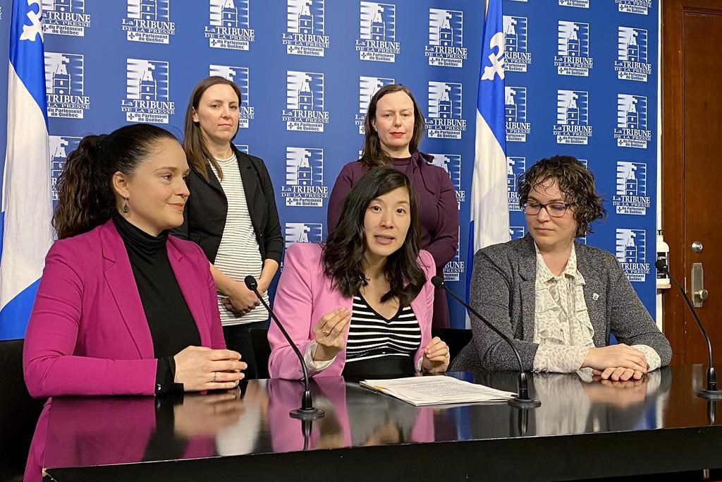Maternité: de jeunes élues municipales réclament des changements à la loi avant 2025