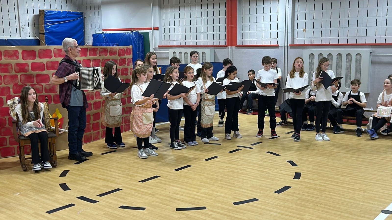 « La soirée canadienne » offerte aux aînés par l'école l'Envolée