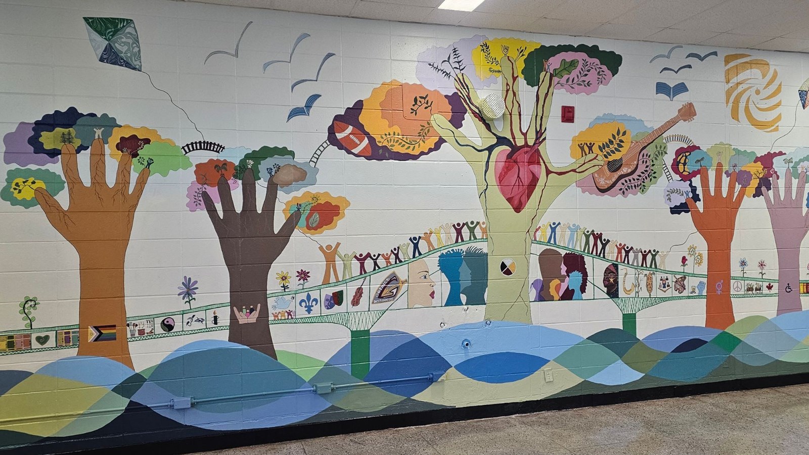 Une murale sur le vivre-ensemble à l'école secondaire des Pionniers