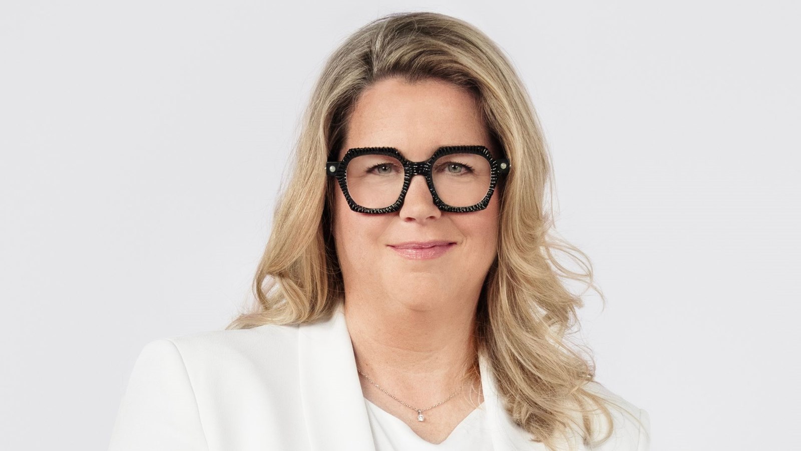 Trifluvienne d’origine, elle fait actuellement carrière comme directrice scientifique chez la multinationale Lancôme, à Paris.