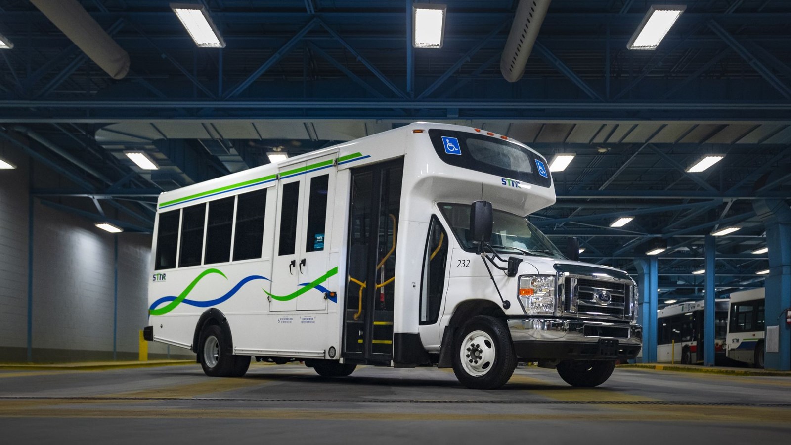 Ces véhicules proviennent de la flotte de la Société de transport de Montréal (STM). 