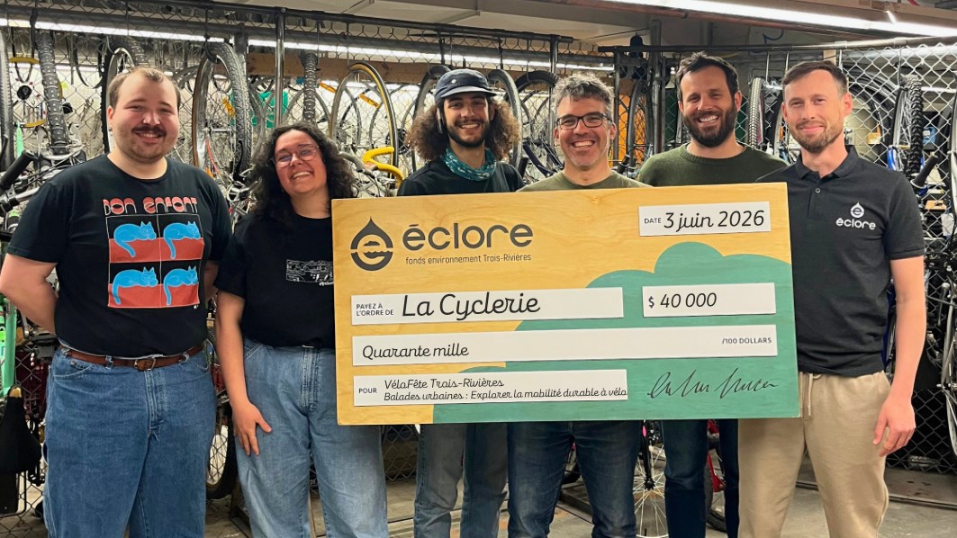 La Cyclerie: Benjamin Brousseau, mécanicien et assistant en communications - La Cyclerie, Sophie Toutant-Paradis, coordonnatrice événement et communication – La Cyclerie, Renaud Ayotte, chargé de projets éducation et mécanique – La Cyclerie, Claude Ferron, coordonnateur mécanique et administration – La Cyclerie, Thierry Archambault-Laliberté, conseiller en développement durable – Cégep de Trois-Rivières et Hoël Salaün, chargé de programmes Éclore - Fondation Trois-Rivières durable