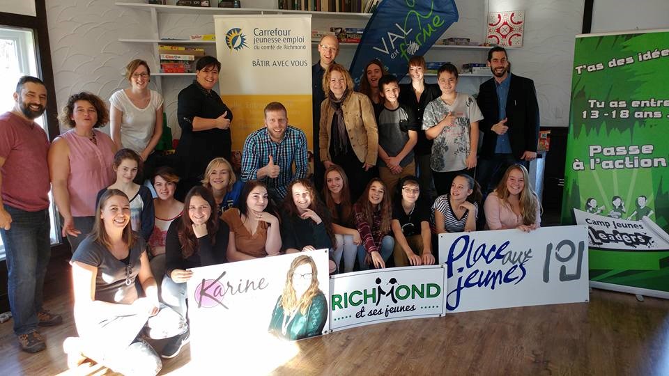 La quinzaine de participants du sixième Camp jeunes leaders accompagné des organisateurs, mentors et partenaires.