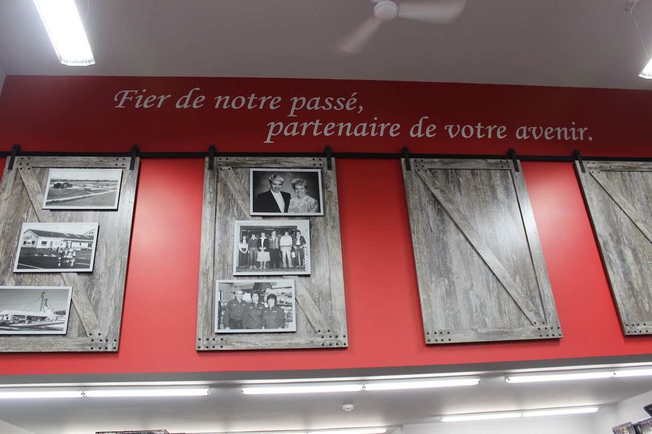 Coupure du ruban pour Agri-Services St-Laurent de Windsor
