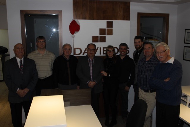 Une photo regroupant Michel Champagne, François Morin, Martial Chamberland, Marc Marin, Chantal Gosselin, David Charrette, Guillaume Lussier, Paul Beauchemin et Henri-Louis Proulx.