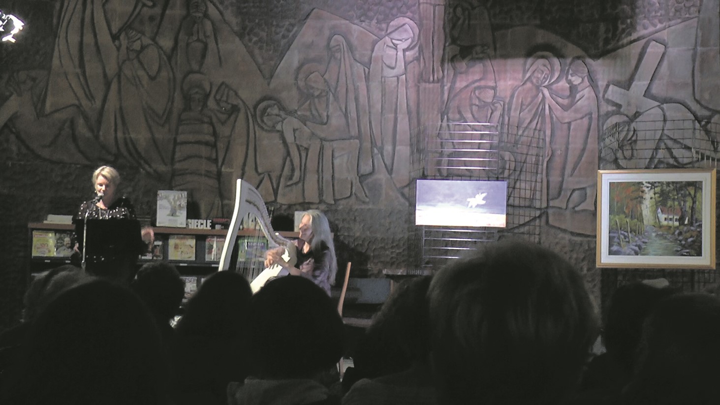 Musique, poésie et arts visuels étaient au rendez-vous à la bibliothèque d’Asbestos le 19 octobre dernier.