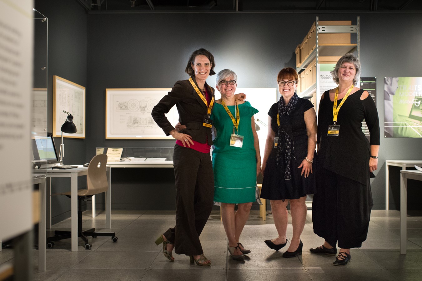 Une photo prise en juin à l’occasion de l’exposition Crayon et pixel sur laquelle apparait, à partir de la gauche, Marcelle Rousseau. Elle était alors accompagnée de Carol Pauzé (directrice du musée), Sonia Labrecque (directrice générale de la Fondation) et Élisabeth Warren (responsable des collections et expositions).