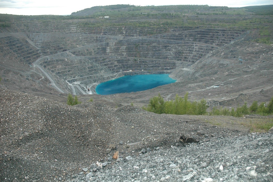 La municipalité d’Asbestos souhaite trouver des idées pour aménager adéquatement les pourtours du puits minier. 