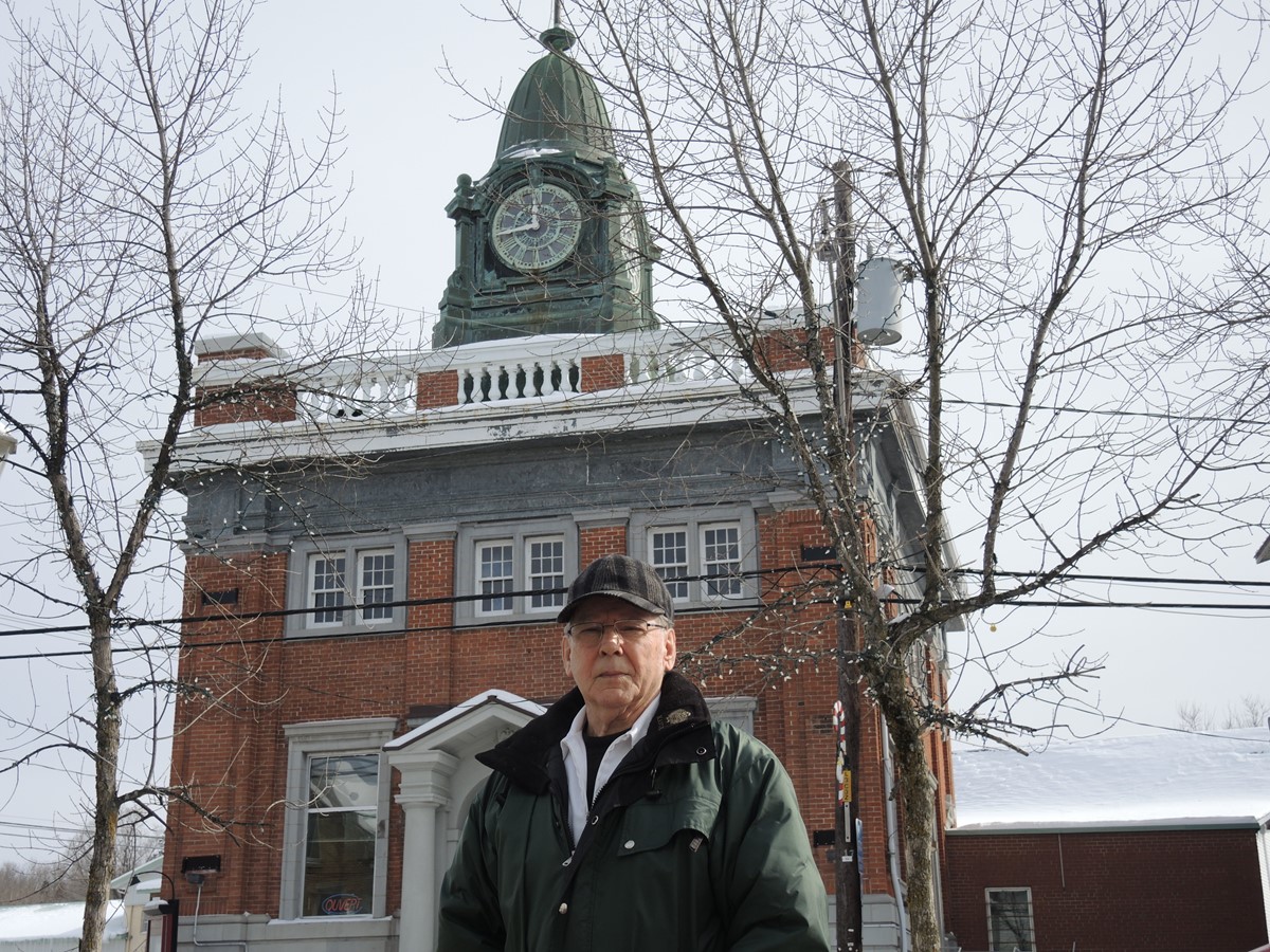 Sylvio Boisvert est l’homme derrière la remise ne marche de l’horloge au Carré à Danville.
