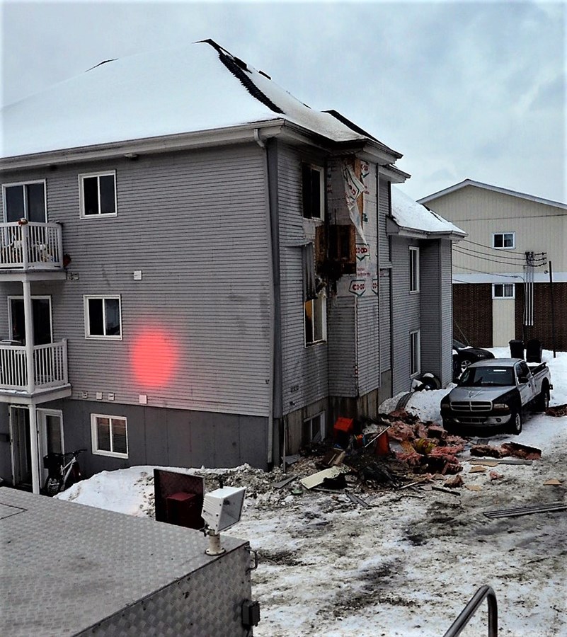 Le feu qui a passablement endommagé la résidence du 20 de la rue Fréchette à Asbestos, samedi dernier.