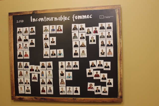 Avec plus de 70 clichés, chaque photo de la mosaïque a permis de former le mot « FEMMES ».