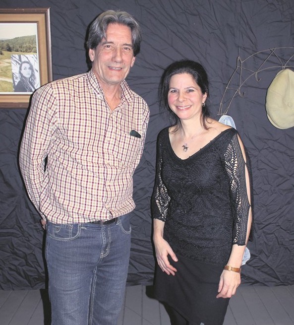 Le directeur de la Poudrière, Luc Coutier, et Isabelle Gosselin lors de la présentation de Mon oncle Bébé.