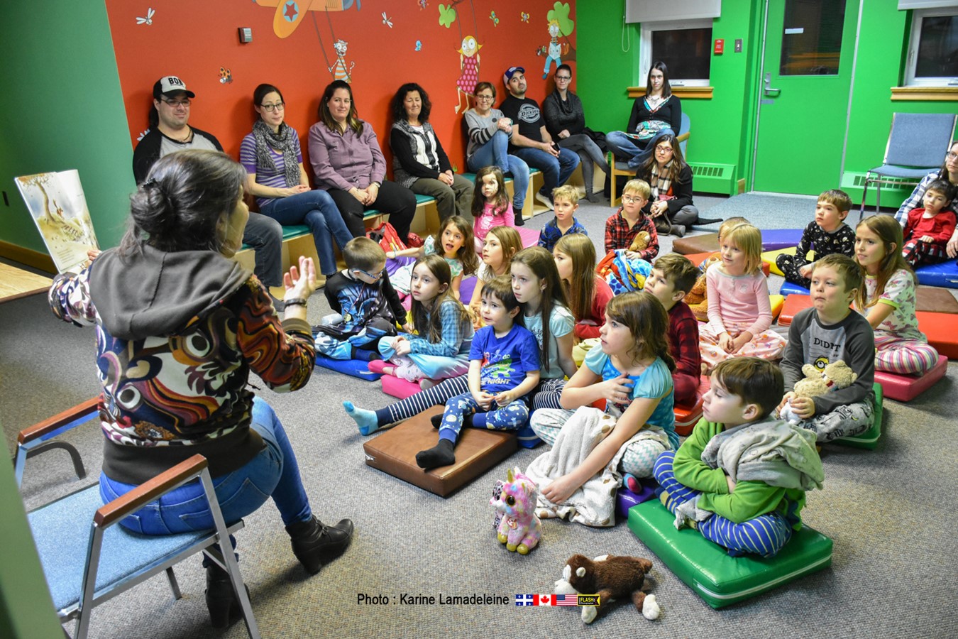 Les usagés de la bibliothèque disposent également d’espaces pour des recherches, des lectures ainsi que le volet de l’heure du conte pour les enfants et parents.