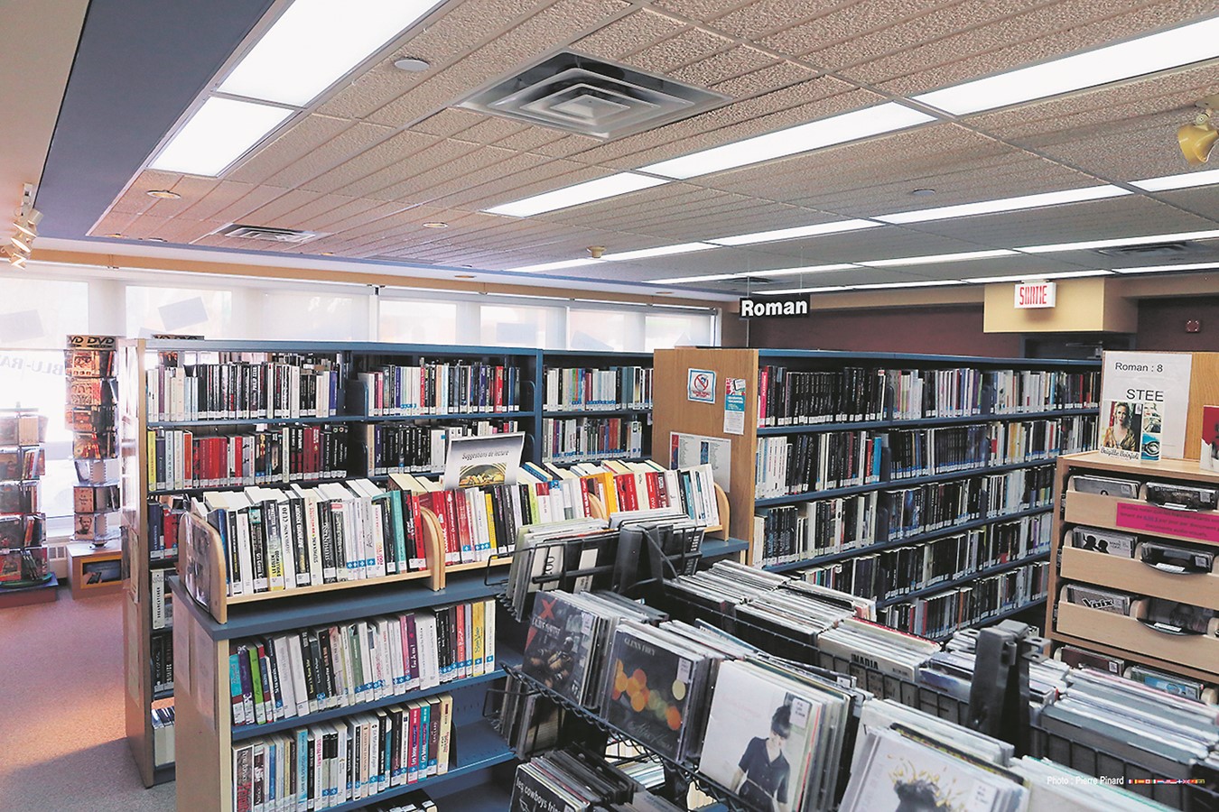 Livres, documents, bandes dessinées, disques et CD assurent l’éventail de la bibliothèque.