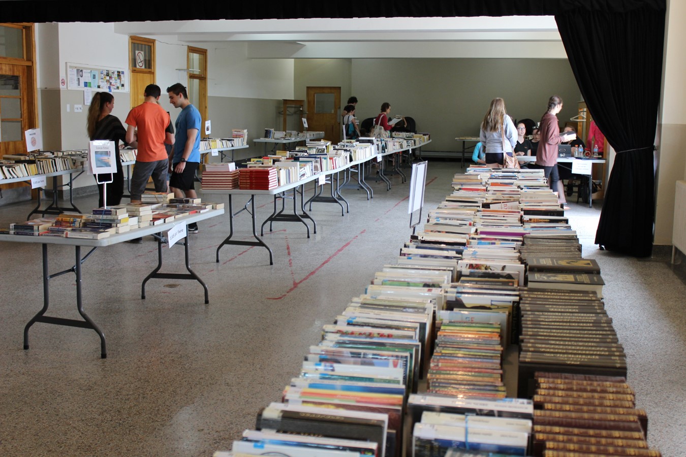 Des centaines de livres au centre communautaire