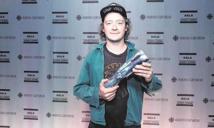 Pierre-Philippe « Pilou » Côté, gagnant d’un trophée Iris, lors du Gala des artisans Québec Cinéma