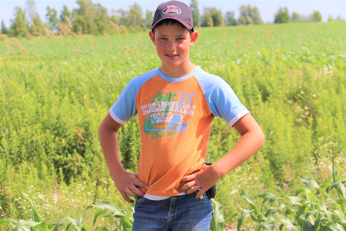 William est un jeune responsable de 11 ans, de l’équipe du Studio Agri-Techno, qui a eu l’idée de départ pour cette initiative particulière afin de pouvoir aider à sa façon, le projet de télé éducative de son école.