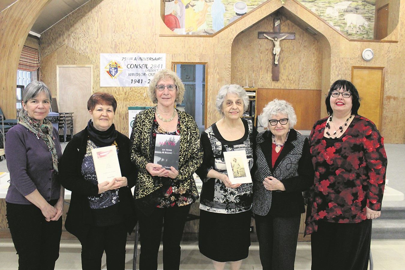 Dans l’ordre habituel : Andrée Dupont, les écrivaines Monique Blake, Rita Duhaime et Fernande Poirier; Thérèse Pellerin et Andrée Gagnon.