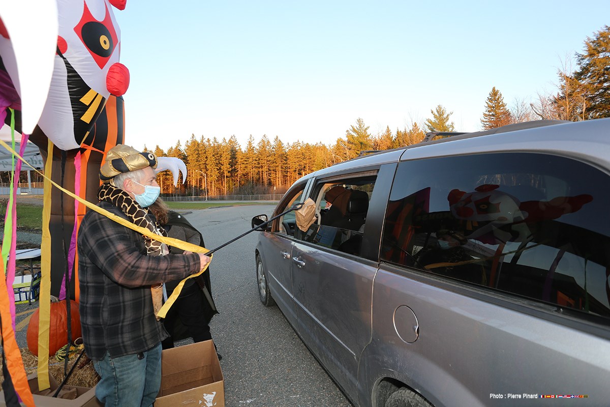 Plus de 280 voitures au service à l’auto pour l’Halloween