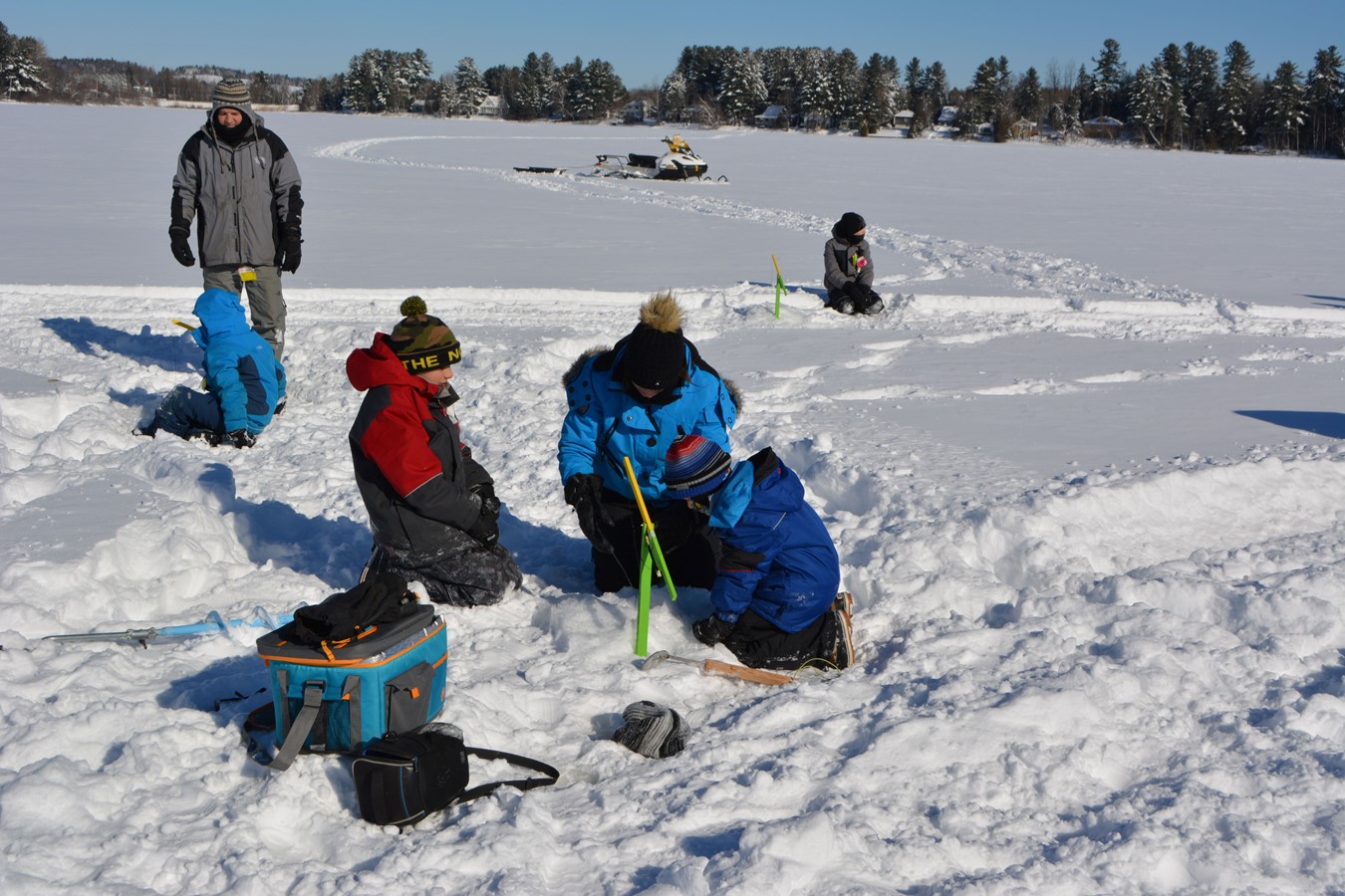 Lac Stoke : Des pêcheurs en herbe sur la glace!