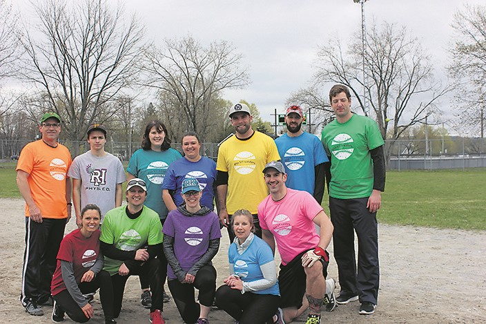 Le tournoi de balle lente au profit des écoles anglophones, de retour à Richmond
