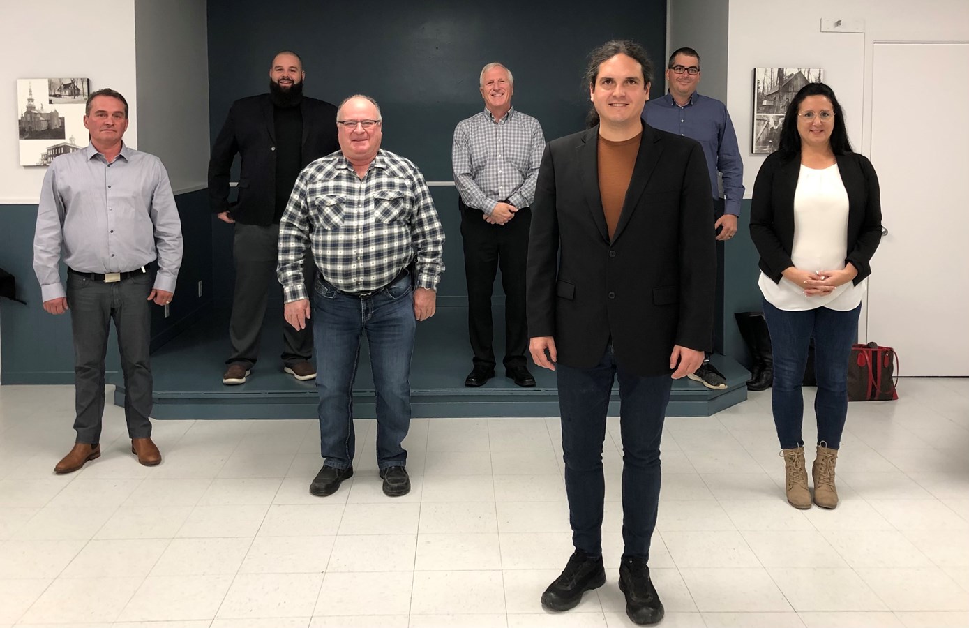 Le maire, Adam Rousseau, ainsi que les conseillers René Lapierre, Alexandre Roy, Michel Frappier, Claude Paulin, Karl Frappier et la conseillère Cheryl Labrie.