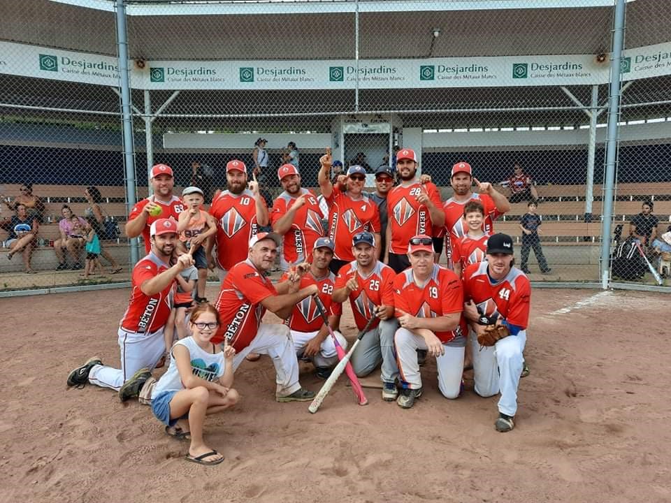 La formation de Béton Bédard. Quelques joueurs réguliers étaient absents lors de ce tournoi, dont notamment: Emerick Lecompte, François, Luneau, Guillaume Leblanc et Richard Lefebvre.