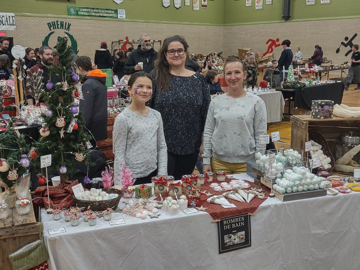 Les jeunes de l’école l’Escale au cœur du marché de Noël de Val-des-Sources