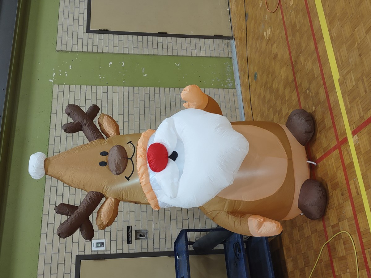 Les jeunes de l’école l’Escale au cœur du marché de Noël de Val-des-Sources